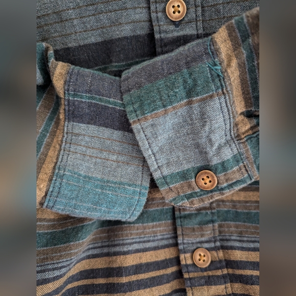 Like New, Fall Creek Men's Shirt, Size Large, Beautiful Colors! - Picture 6 of 6